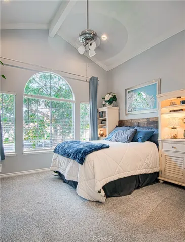 Spacious primary bedroom!