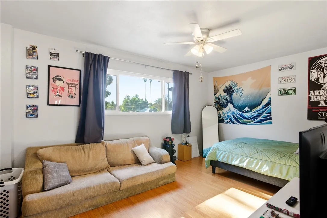 207 E Morningside Street, Long Beach, California 90805 home-pic-15