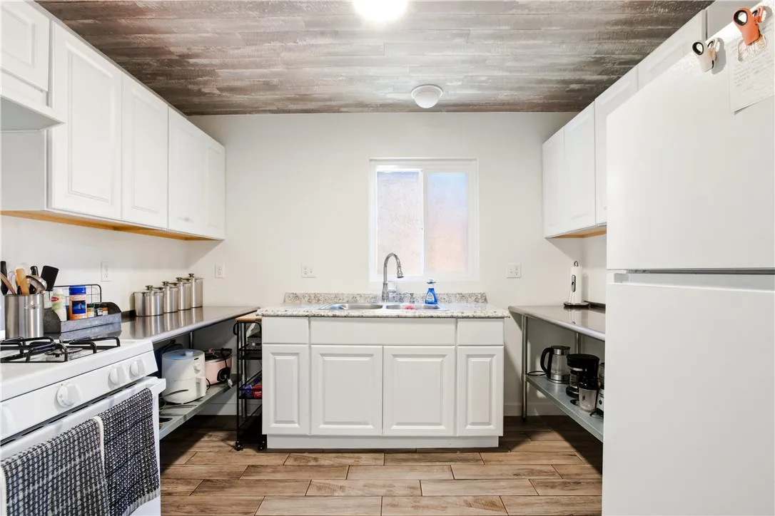 207 E Morningside Street, Long Beach, California 90805 home-pic-4
