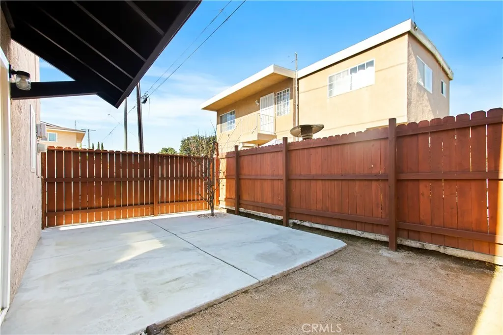 207 E Morningside Street, Long Beach, California 90805 home-pic-18