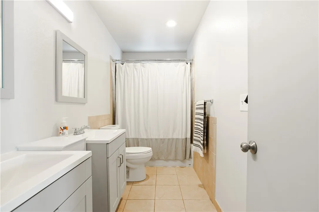 207 E Morningside Street, Long Beach, California 90805 home-pic-12