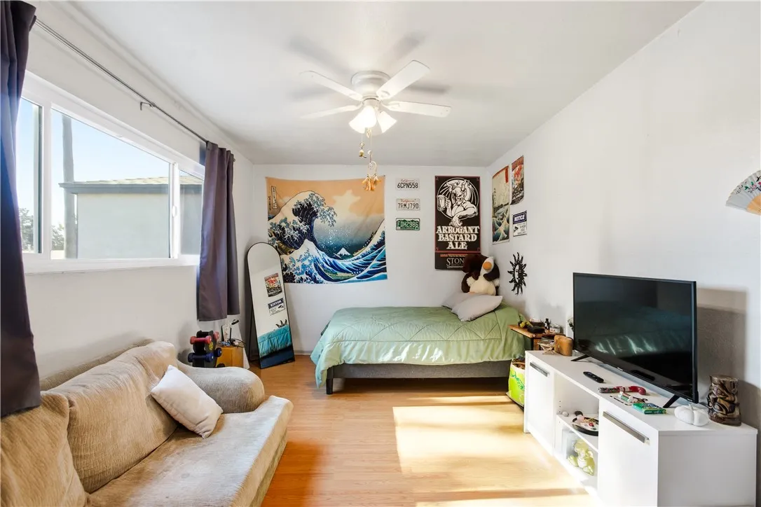 207 E Morningside Street, Long Beach, California 90805 home-pic-16