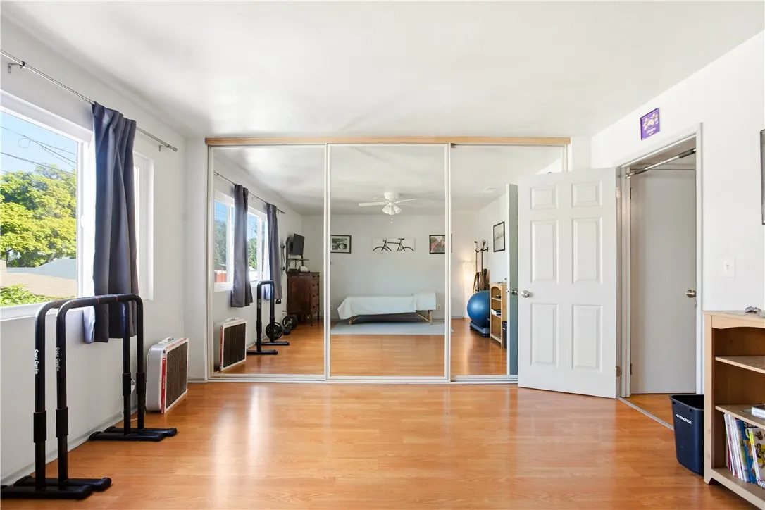 207 E Morningside Street, Long Beach, California 90805 home-pic-11