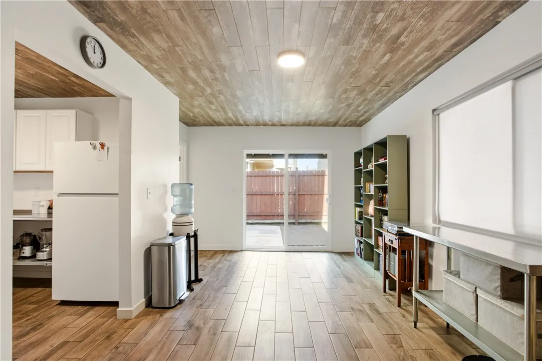 207 E Morningside Street, Long Beach, California 90805 home-pic-9