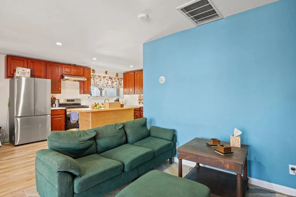 7447 Lockwood St, Oakland, California 94621 home-pic-7
