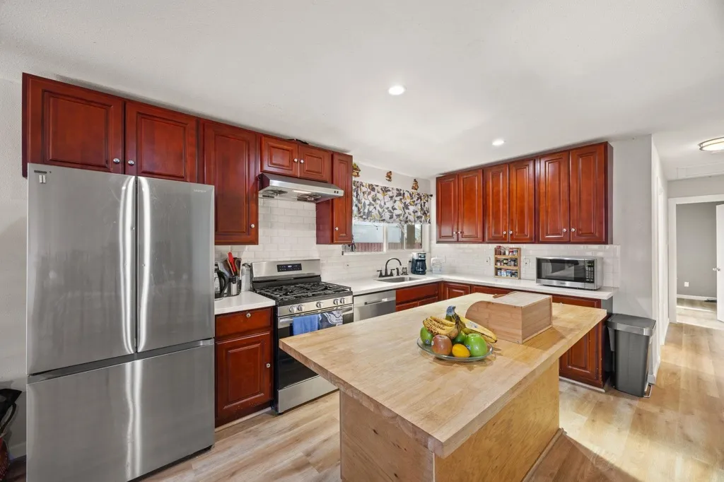 7447 Lockwood St, Oakland, California 94621 home-pic-5