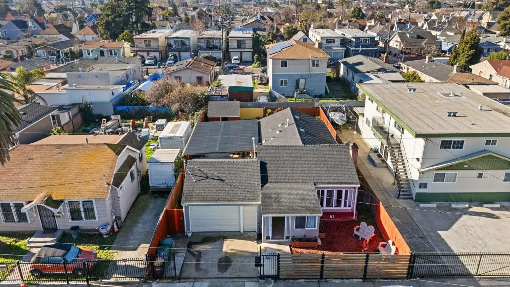 7447 Lockwood St, Oakland, California 94621 home-pic-2
