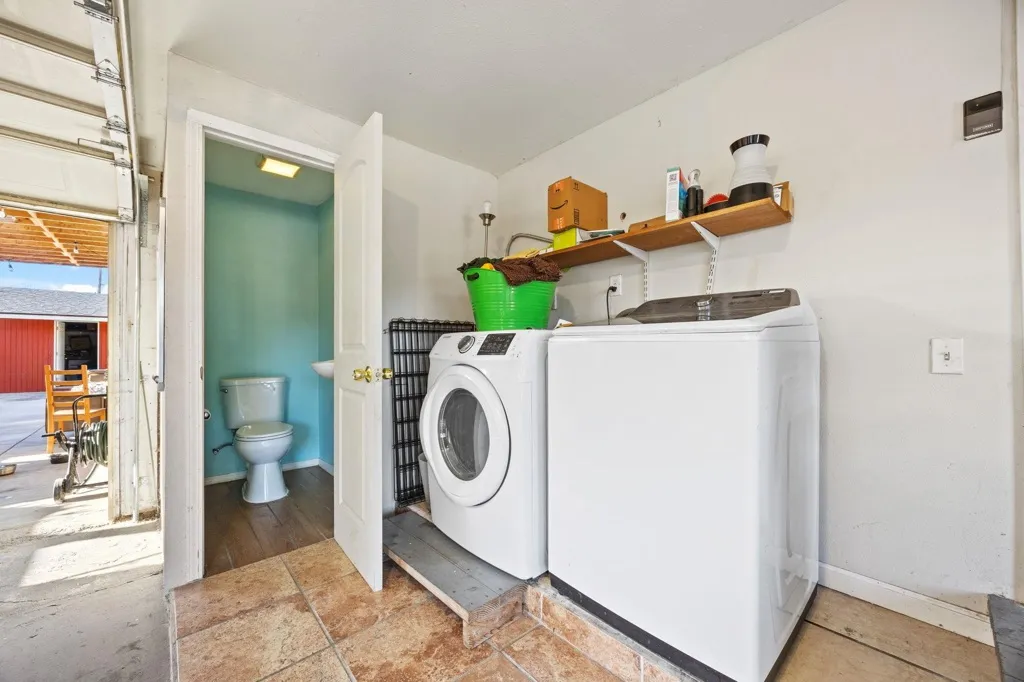7447 Lockwood St, Oakland, California 94621 home-pic-15