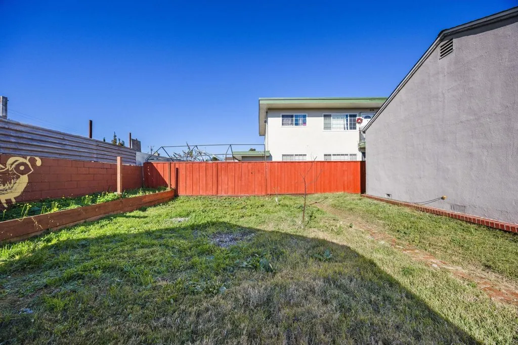 7447 Lockwood St, Oakland, California 94621 home-pic-18