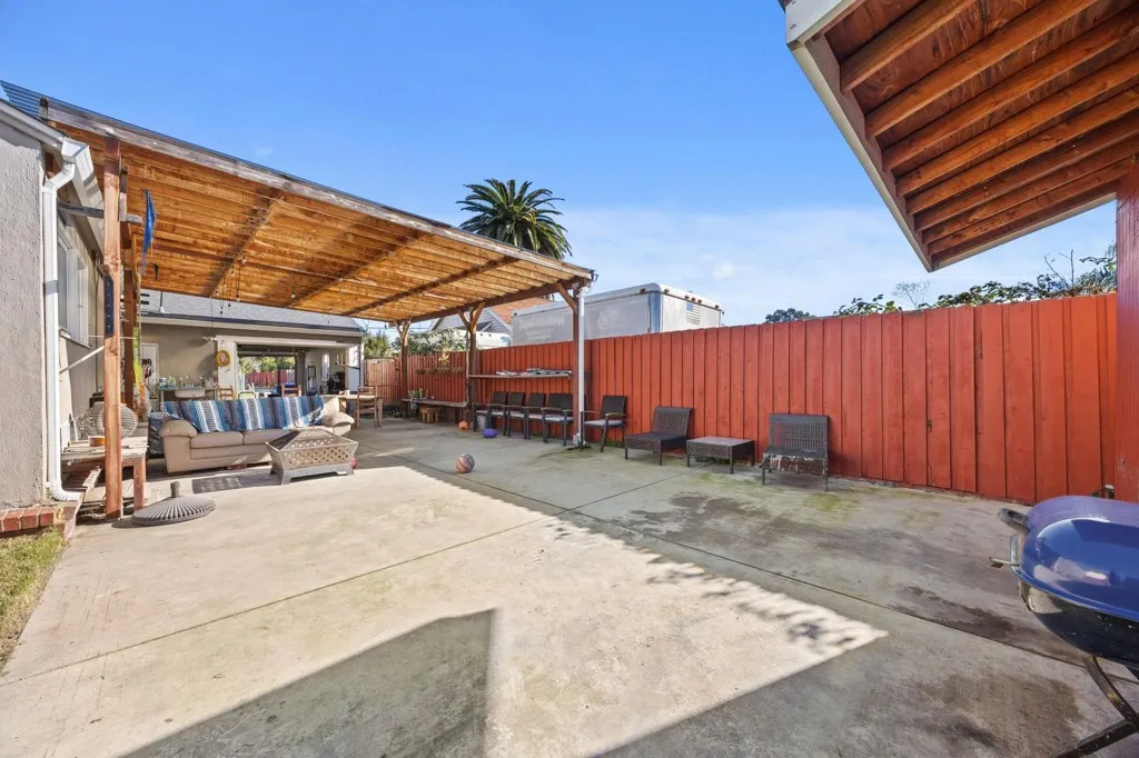 7447 Lockwood St, Oakland, California 94621 home-pic-16
