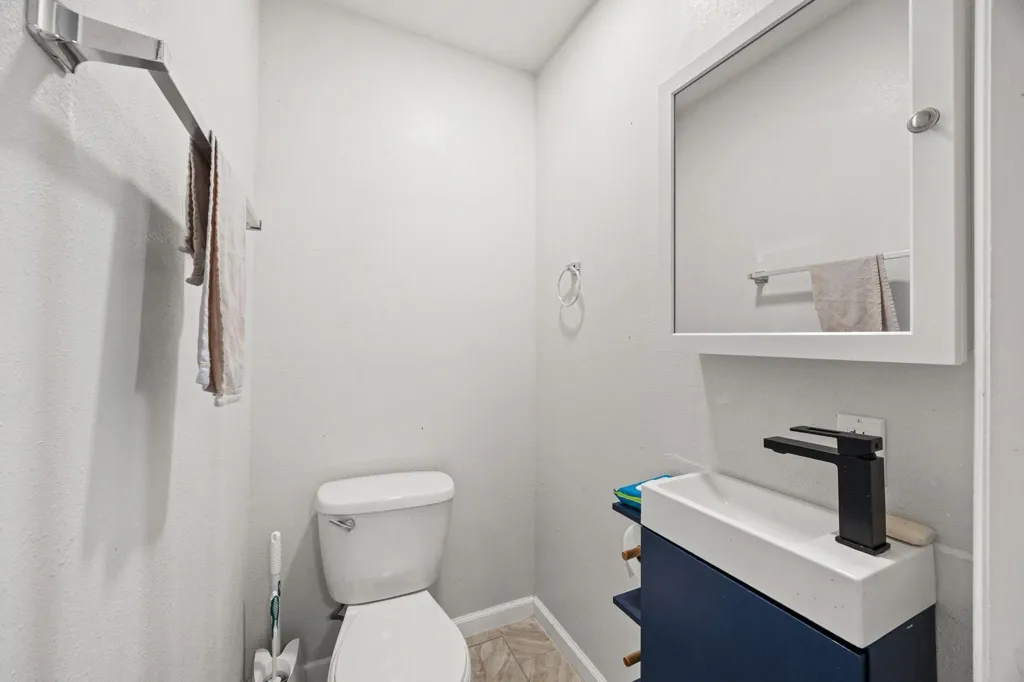 7447 Lockwood St, Oakland, California 94621 home-pic-12