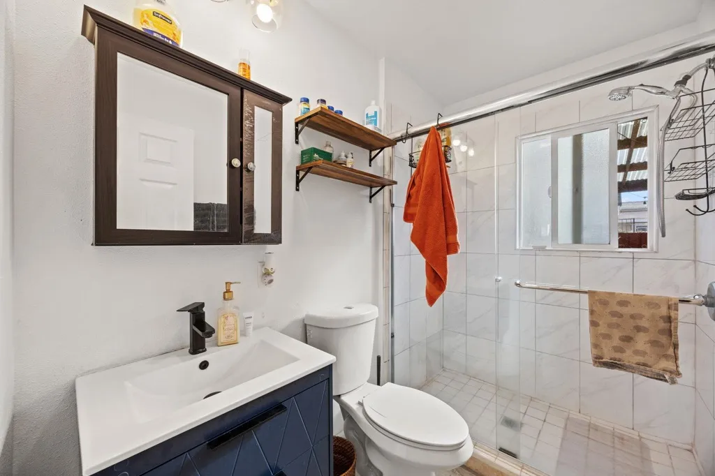 7447 Lockwood St, Oakland, California 94621 home-pic-10