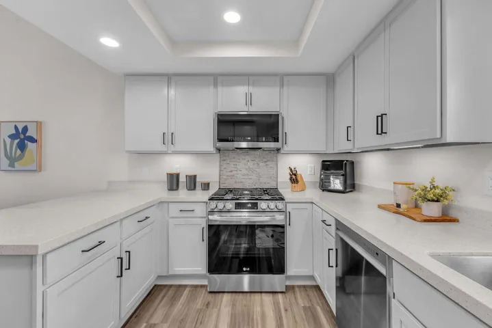 So much space to prep & entertain