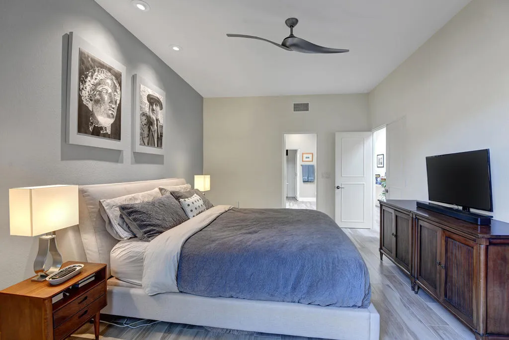 440 Desert Holly Drive, Palm Desert, California 92211 home-pic-17