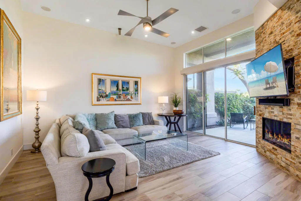 440 Desert Holly Drive, Palm Desert, California 92211 home-pic-7