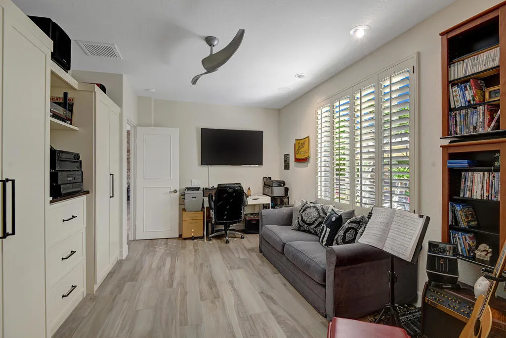 440 Desert Holly Drive, Palm Desert, California 92211 home-pic-23