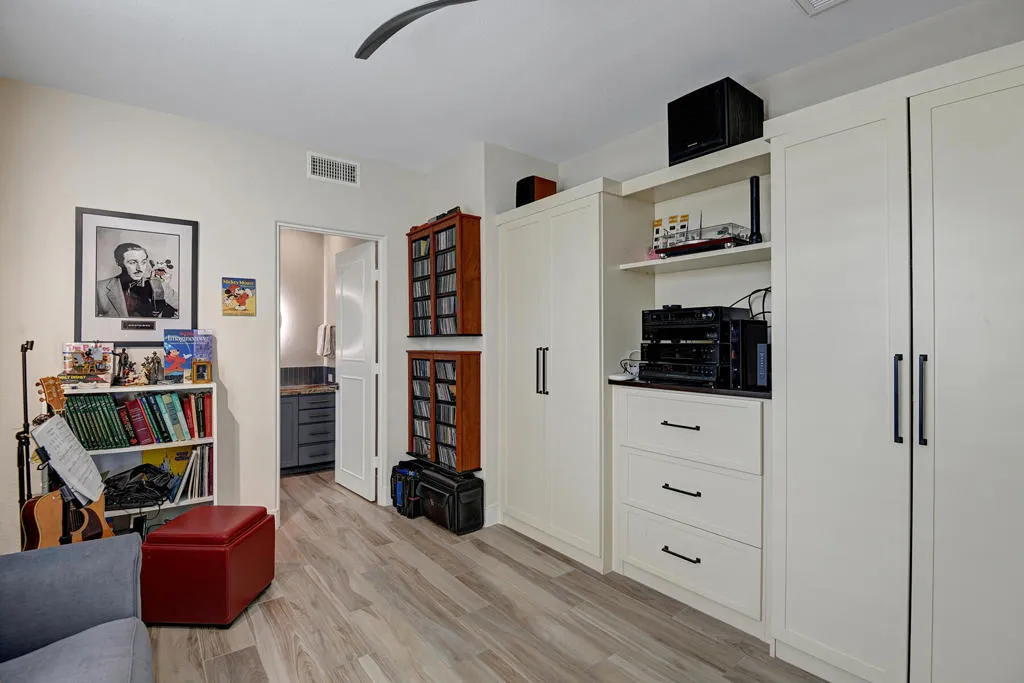440 Desert Holly Drive, Palm Desert, California 92211 home-pic-22