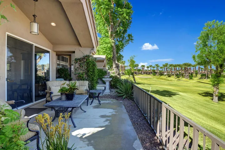 035BACK FENCED IN PATIO TO FAIRWAY VIEW