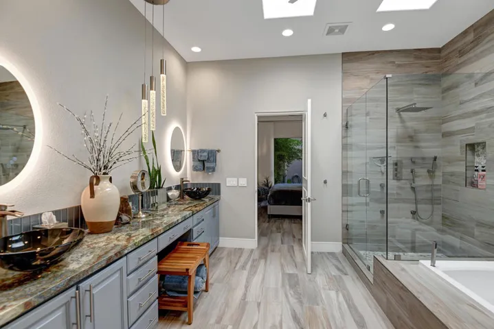 022PRIMARY BATHROOM REVERSE MLS