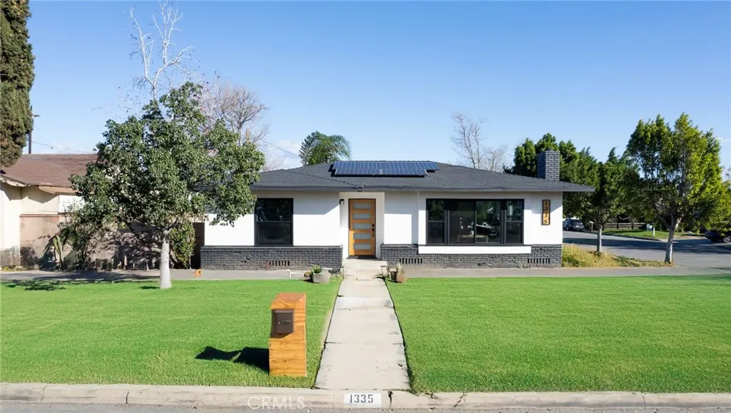 1335 N Magnolia, Rialto, California 92376 home-pic-1
