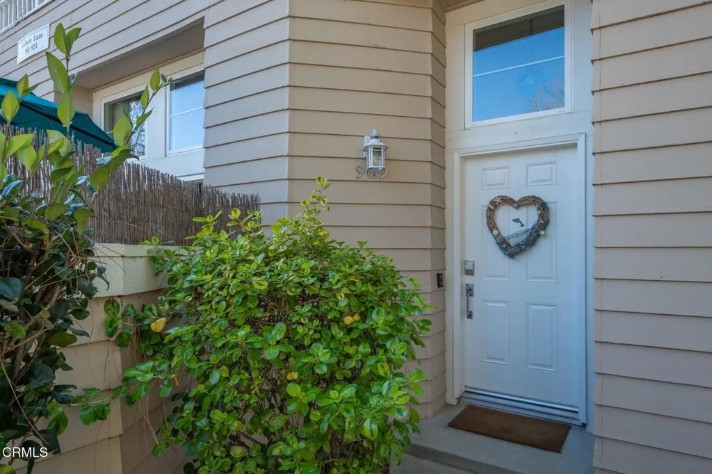 909 Gilbert Lane, Ventura, California 93003 home-pic-1