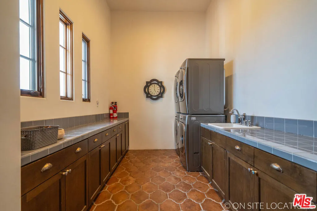 9785 Deer Creek Road, Malibu, California 90265 home-pic-42