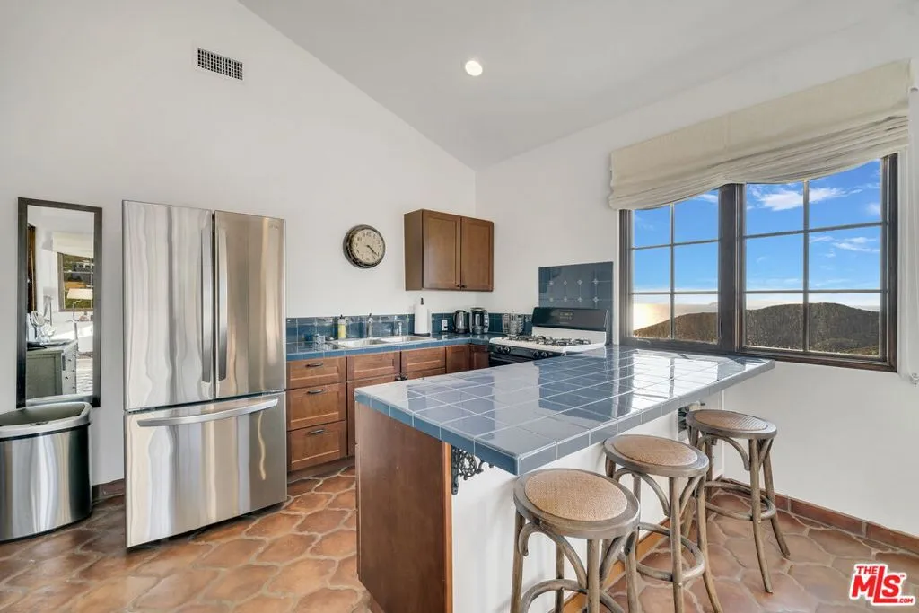 9785 Deer Creek Road, Malibu, California 90265 home-pic-33