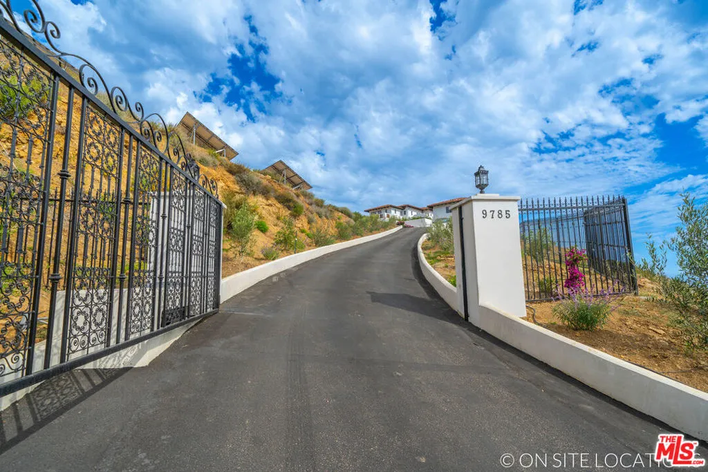 9785 Deer Creek Road, Malibu, California 90265 home-pic-57