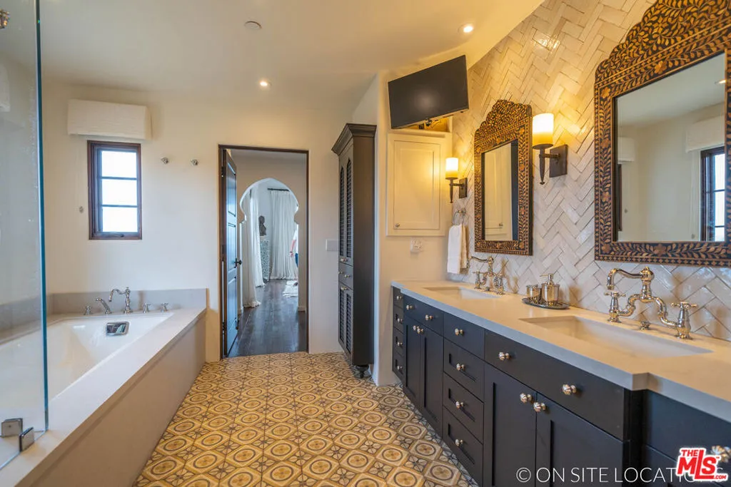 9785 Deer Creek Road, Malibu, California 90265 home-pic-30