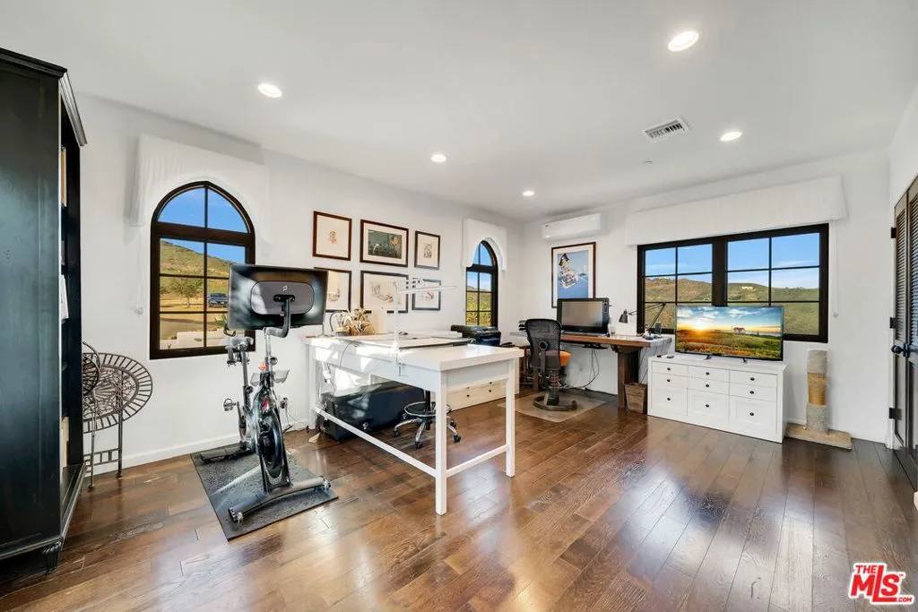 9785 Deer Creek Road, Malibu, California 90265 home-pic-37