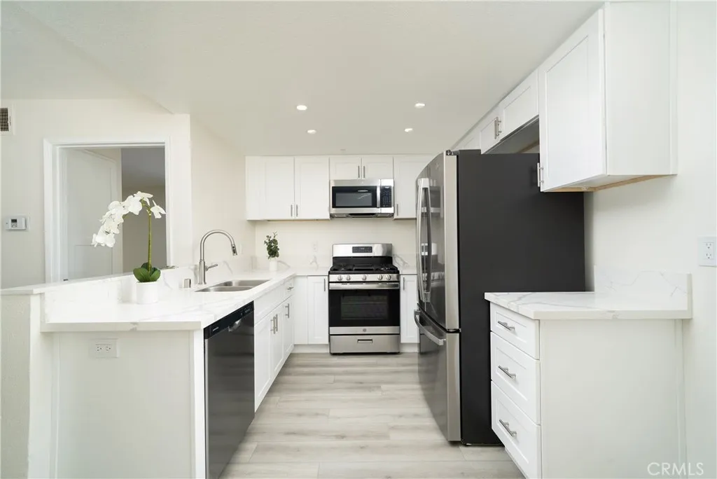 1501 N Brea Boulevard 212, Fullerton, California 92835 home-pic-1