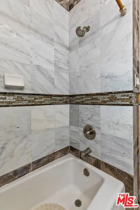 2218 S Genesee Avenue, Los Angeles, California 90016 home-pic-21