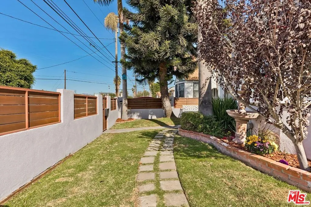 2218 S Genesee Avenue, Los Angeles, California 90016 home-pic-4