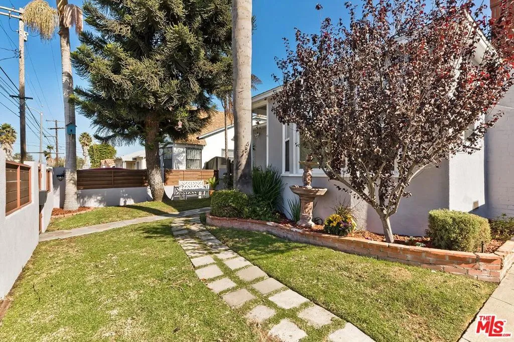 2218 S Genesee Avenue, Los Angeles, California 90016 home-pic-5
