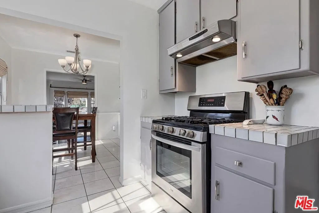 2218 S Genesee Avenue, Los Angeles, California 90016 home-pic-15