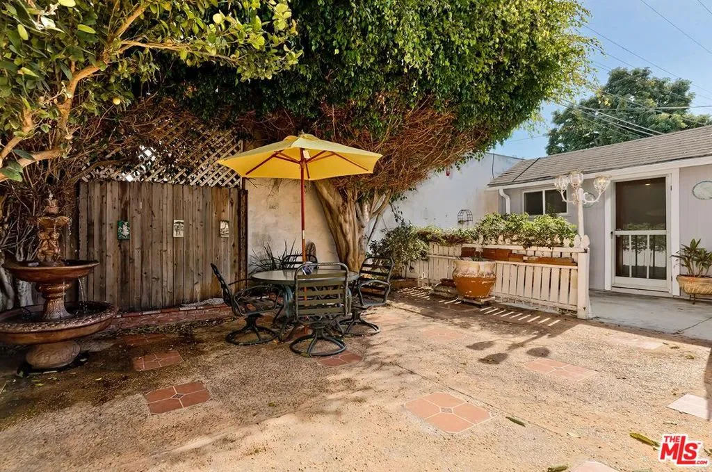 2218 S Genesee Avenue, Los Angeles, California 90016 home-pic-25