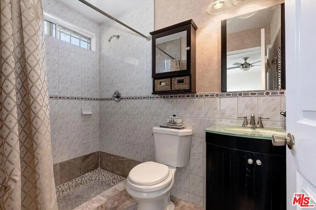 2218 S Genesee Avenue, Los Angeles, California 90016 home-pic-23