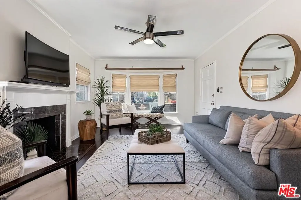 2218 S Genesee Avenue, Los Angeles, California 90016 home-pic-1
