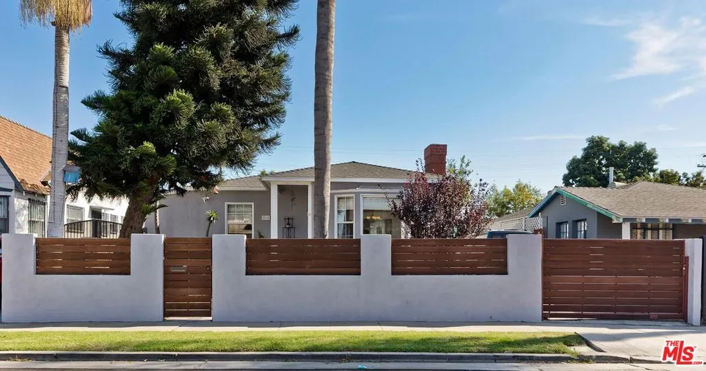 2218 S Genesee Avenue, Los Angeles, California 90016 home-pic-3
