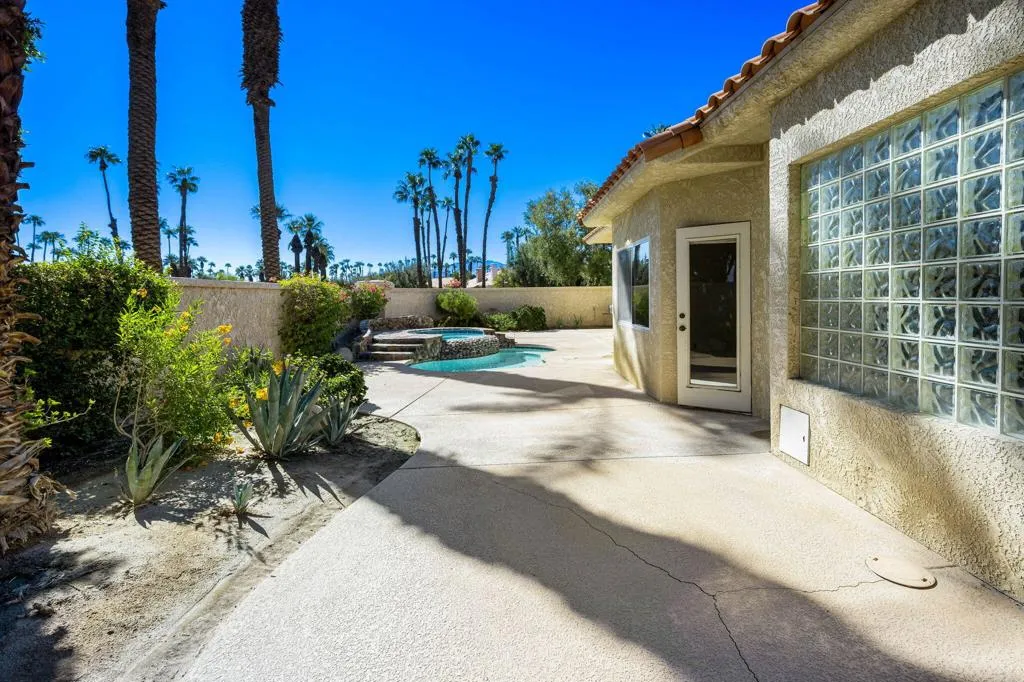 404 Links Drive, Palm Desert, California 92211 home-pic-17