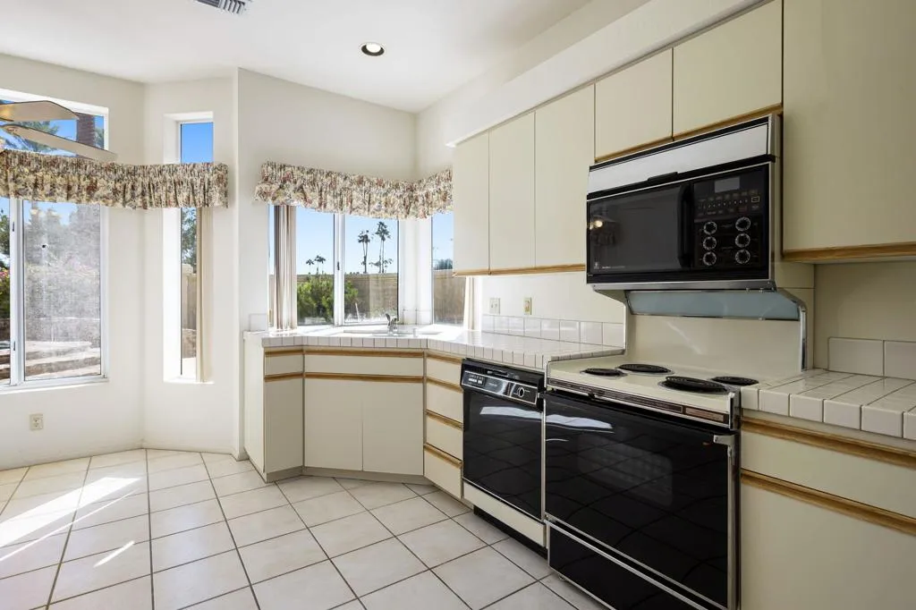 404 Links Drive, Palm Desert, California 92211 home-pic-13