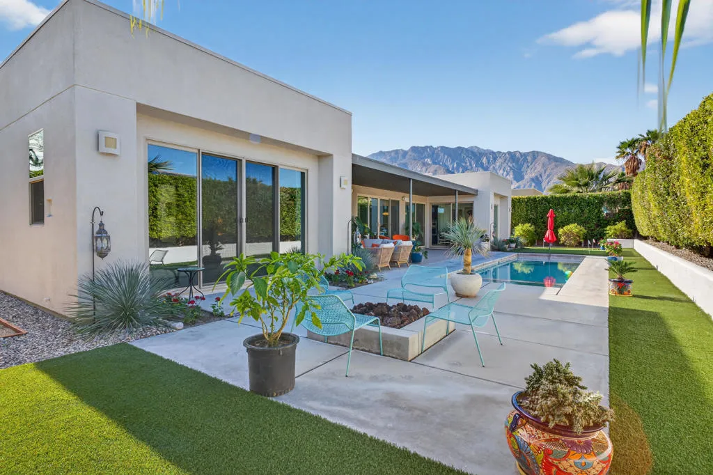 1658 Ava Court, Palm Springs, California 92262 home-pic-1