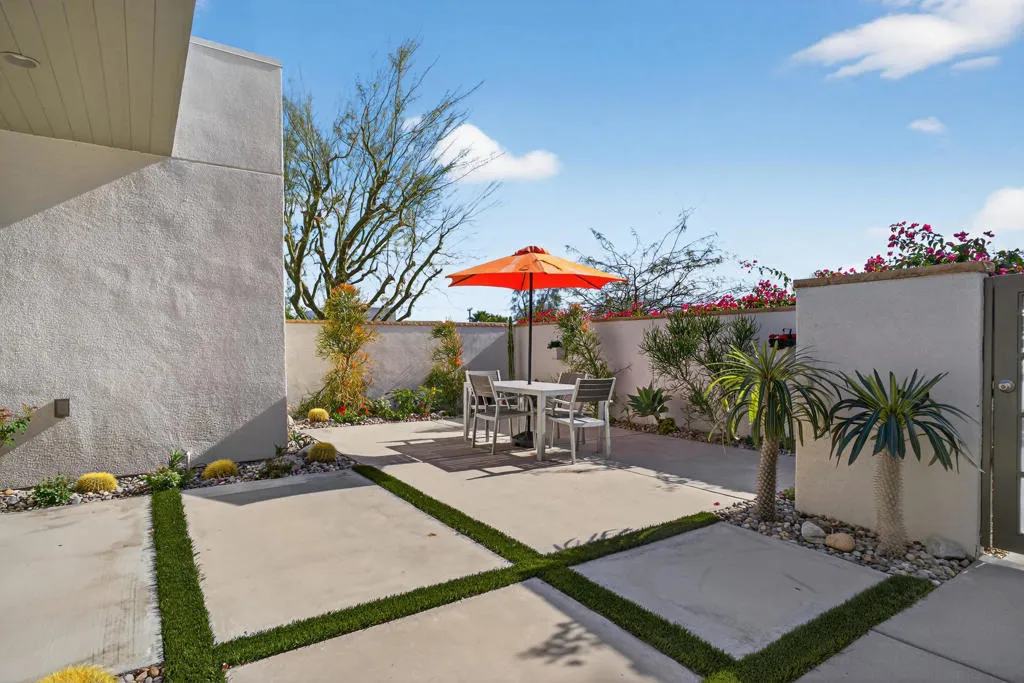 1658 Ava Court, Palm Springs, California 92262 home-pic-5