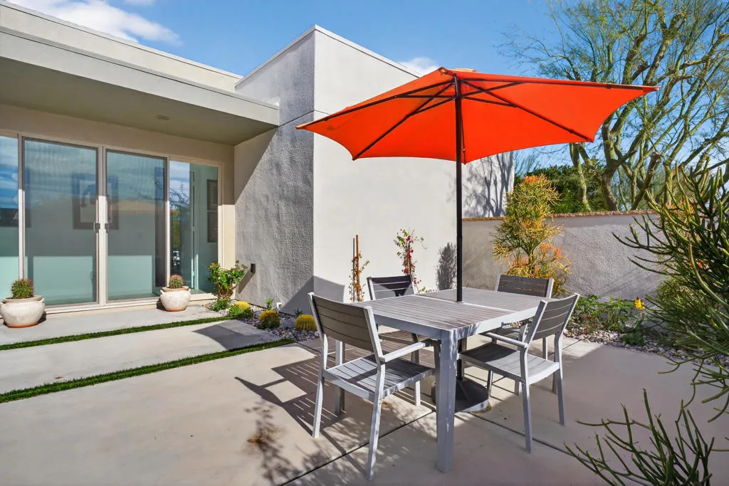 1658 Ava Court, Palm Springs, California 92262 home-pic-4