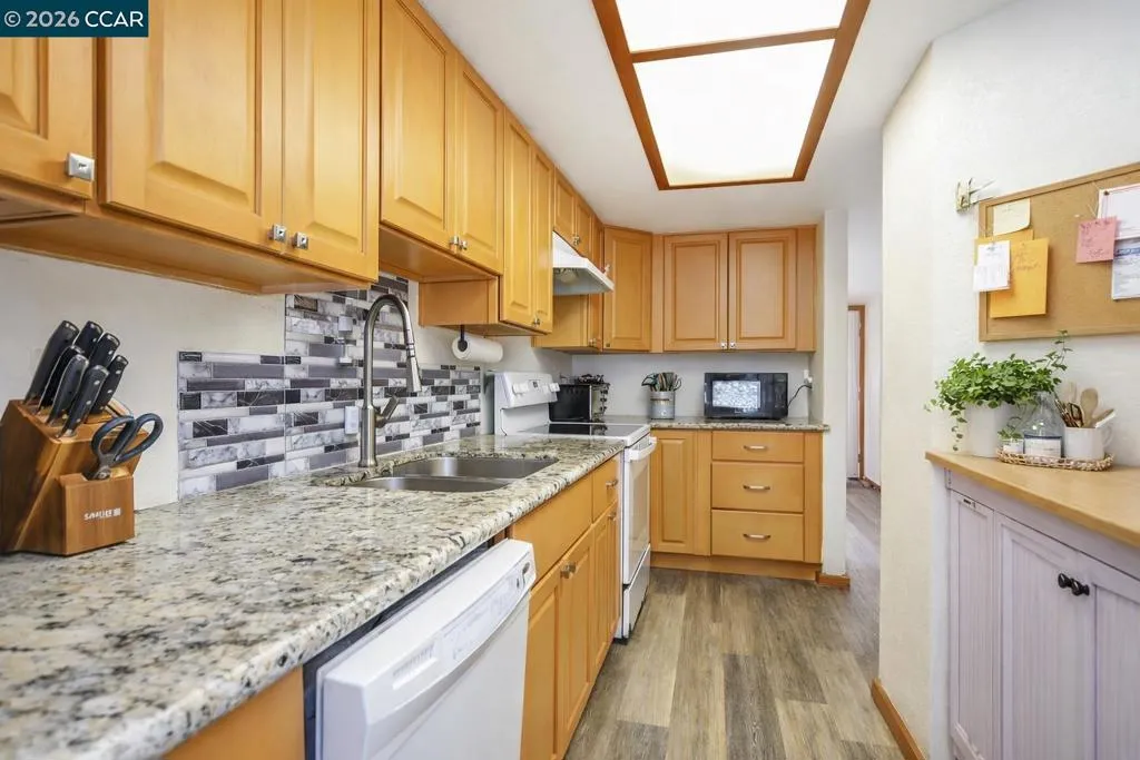 130 Creekside Ct, El Sobrante, California 94803 home-pic-5