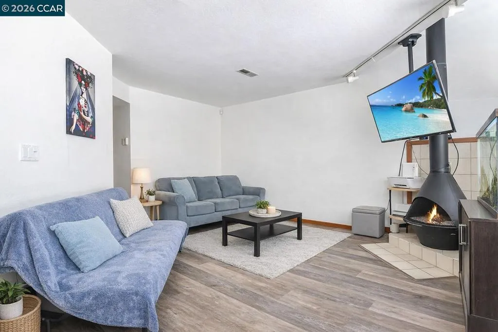 130 Creekside Ct, El Sobrante, California 94803 home-pic-6