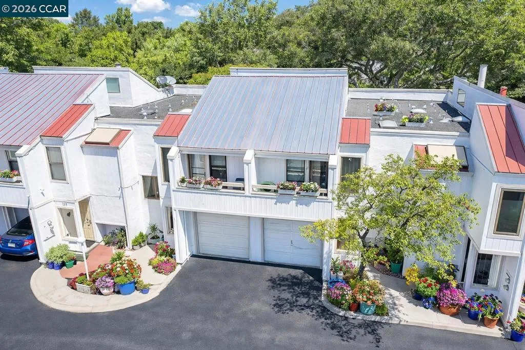 130 Creekside Ct, El Sobrante, California 94803 home-pic-1
