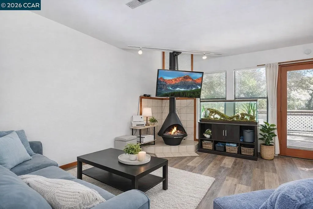 130 Creekside Ct, El Sobrante, California 94803 home-pic-3