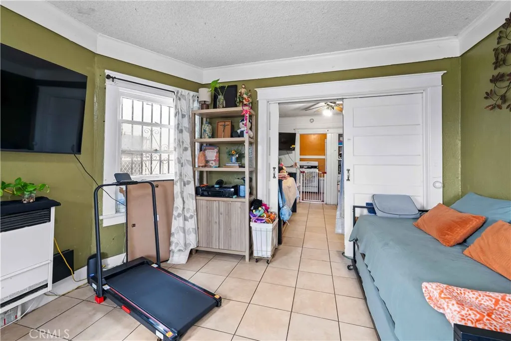 873 W Vernon, Los Angeles, California 90037 home-pic-8