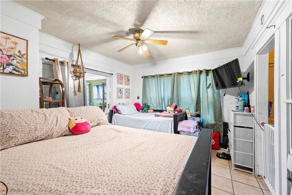 873 W Vernon, Los Angeles, California 90037 home-pic-9
